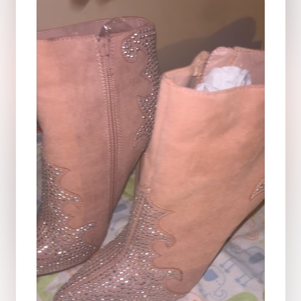 Southern Girl Heel Bootie

Soft Pink

8.5 

Brand New